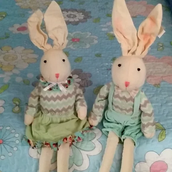 Easter Bunny Couple - Picture 1 of 9